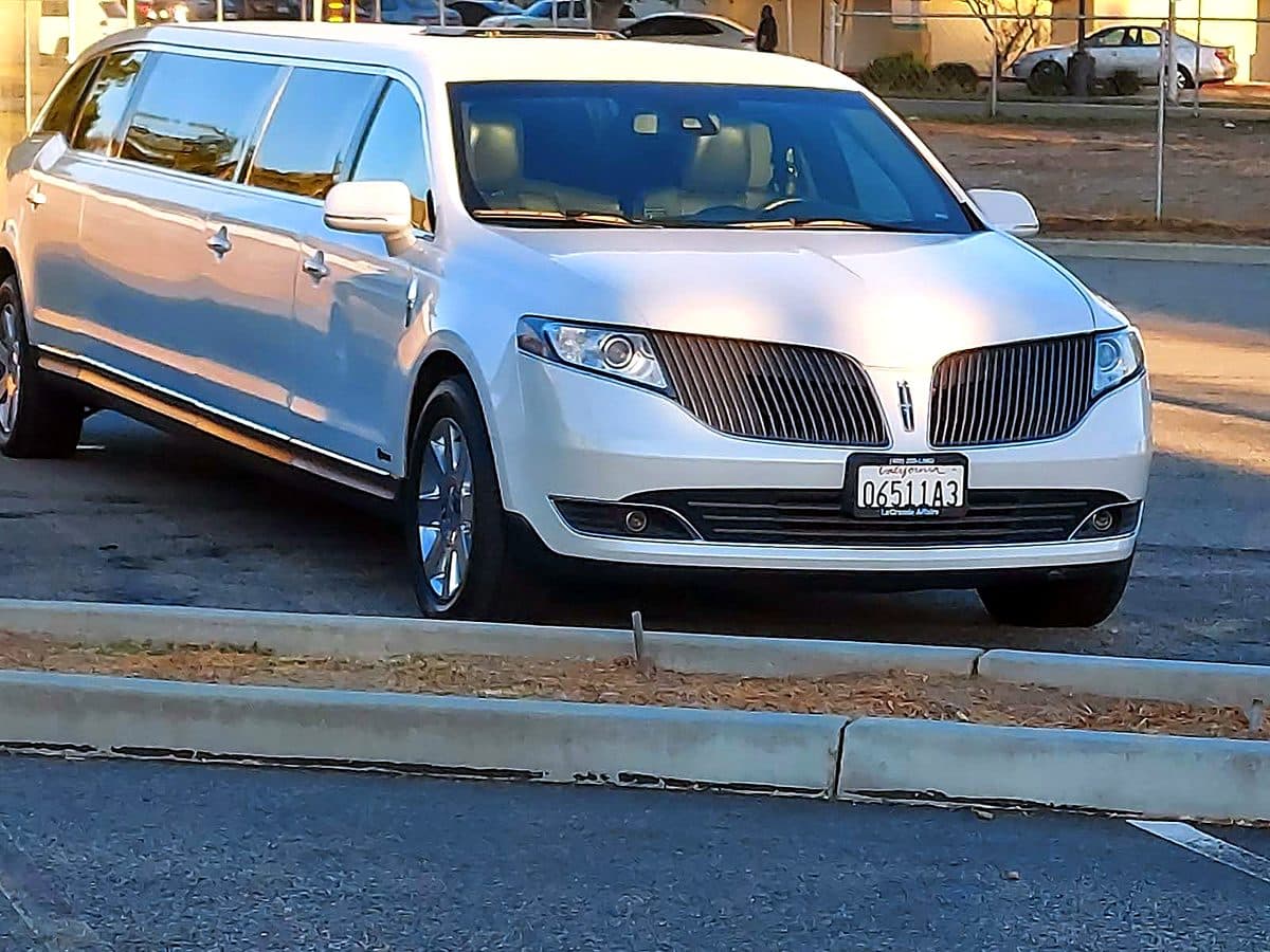 White Lincoln MKT stretch limousine